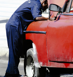 Autoreparatur auf Kuba