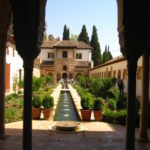 Alhambra Garten aus dem Palast heraus fotografiert