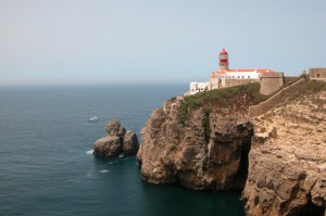 Der Leuchtturm in Sagres zählt zu einem der Wahrzeichen der Algarve